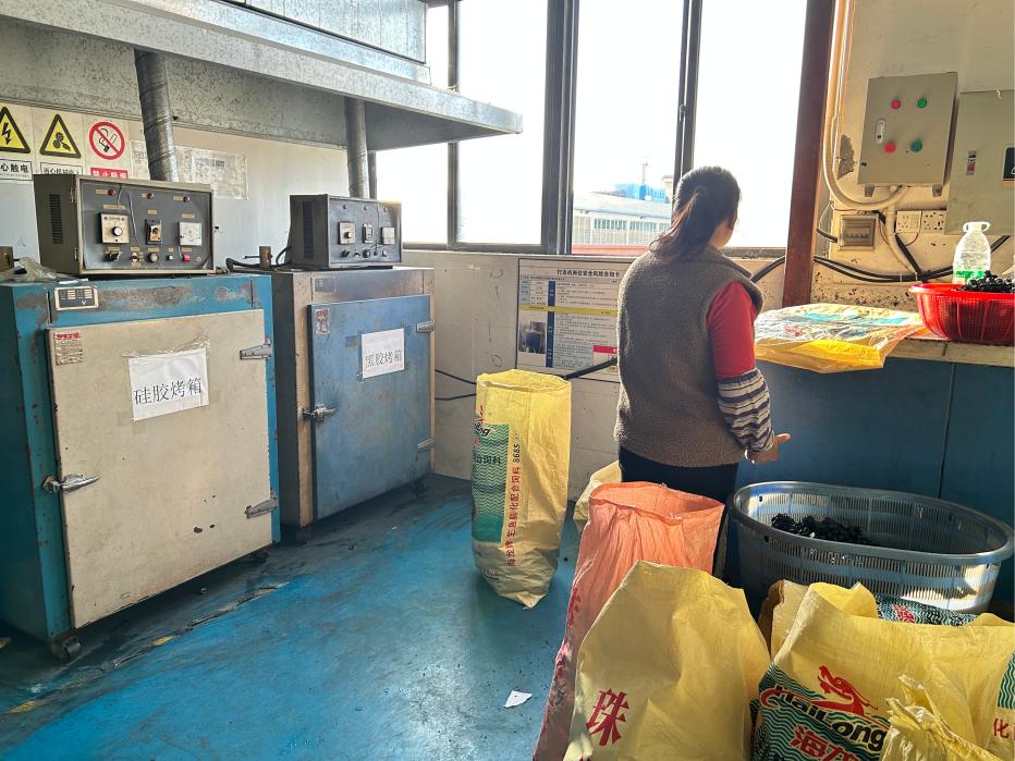 vi tillverkar olika typer av gummidelar.