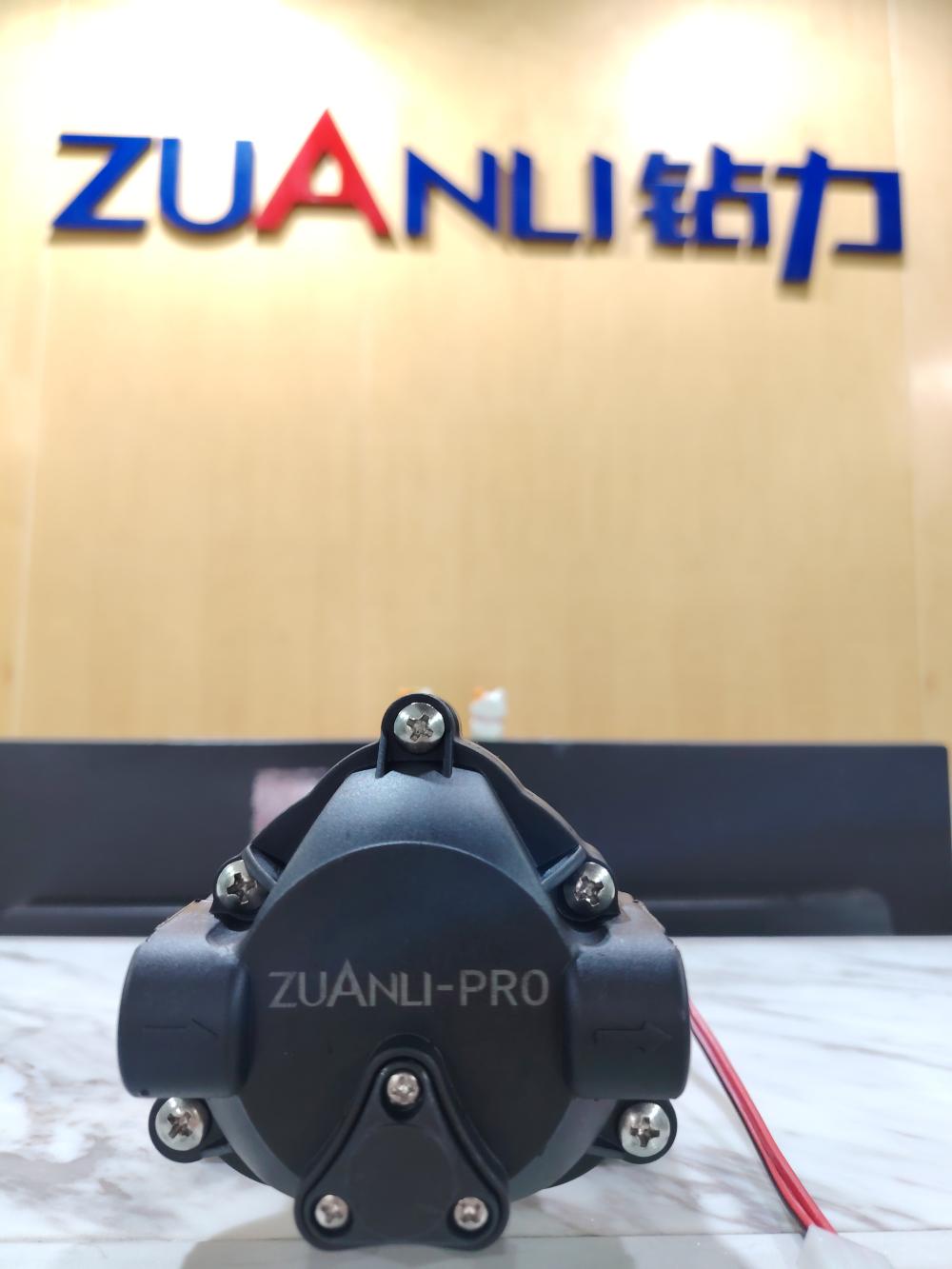 Festlig Rush, felfri leverans! Container på väg till en uppskattad partner.ZUANLI RO PUMP.