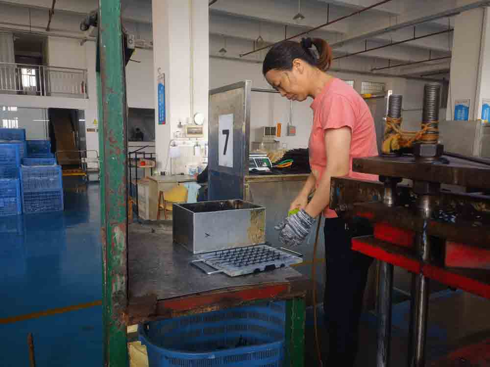 Anpassade silikon- och gummidelar / tätningar / packningar / gummikomponenter